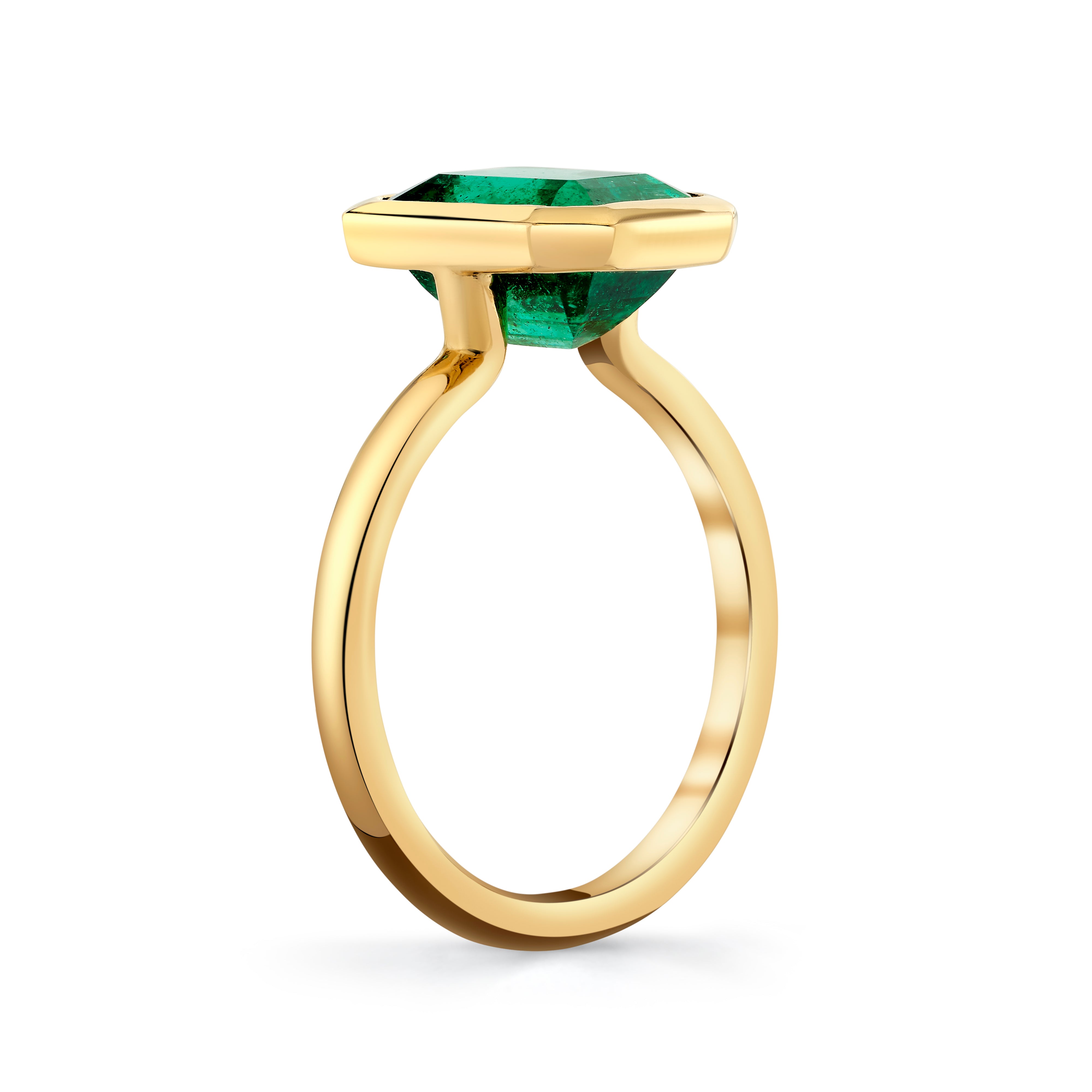 Bezel Set Emerald Ring Profile